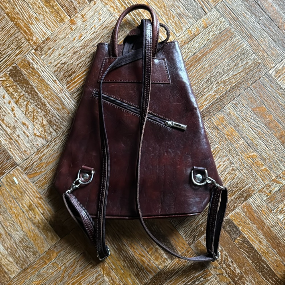 Vera Pelle brown leather back pack purse.